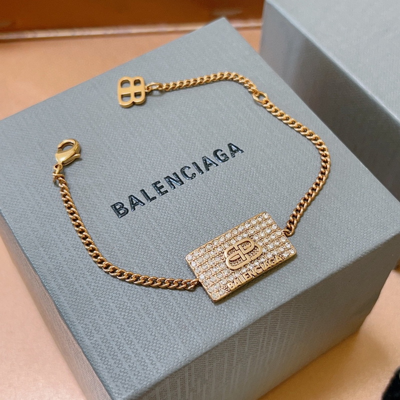 Ba*len*cia*ga bracelet-001