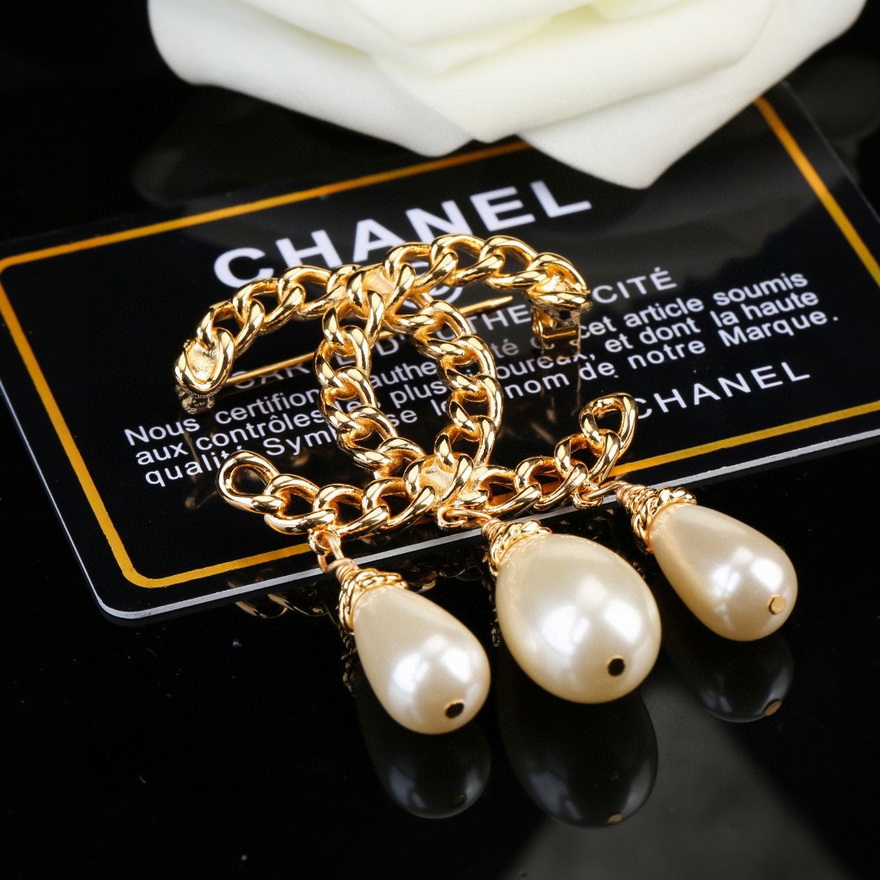 Ch*el brooch-014