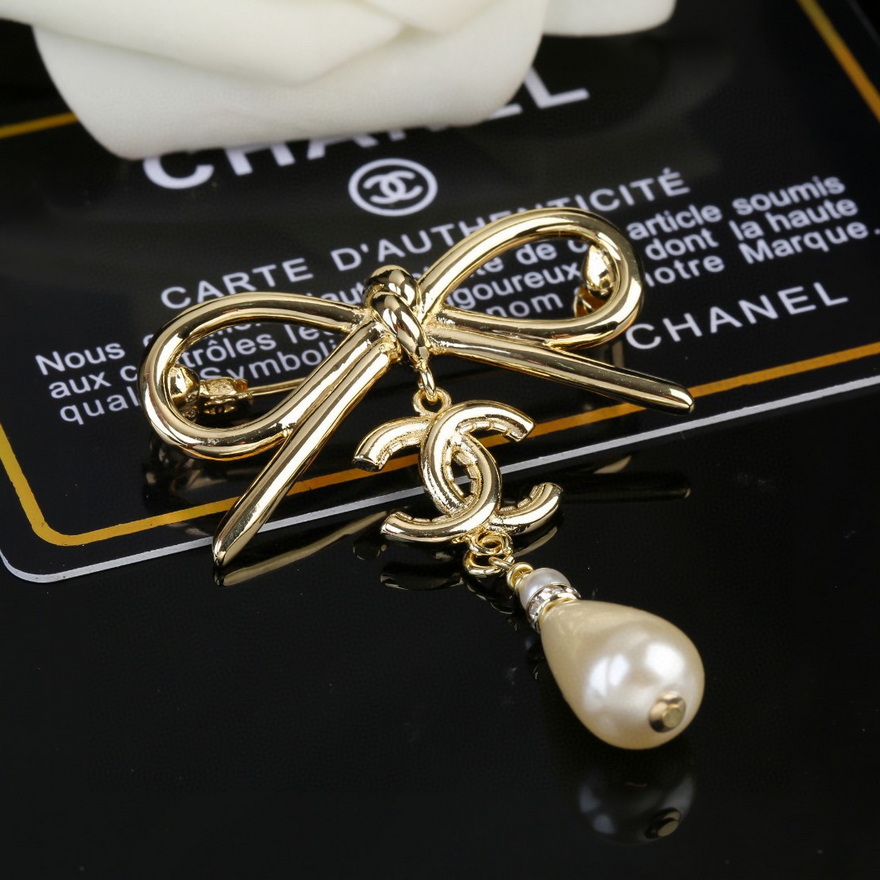 Ch*el brooch-010