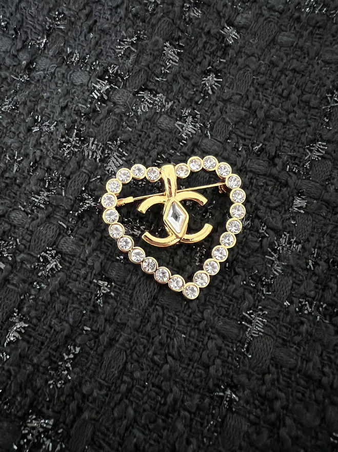 Ch*el brooch-009
