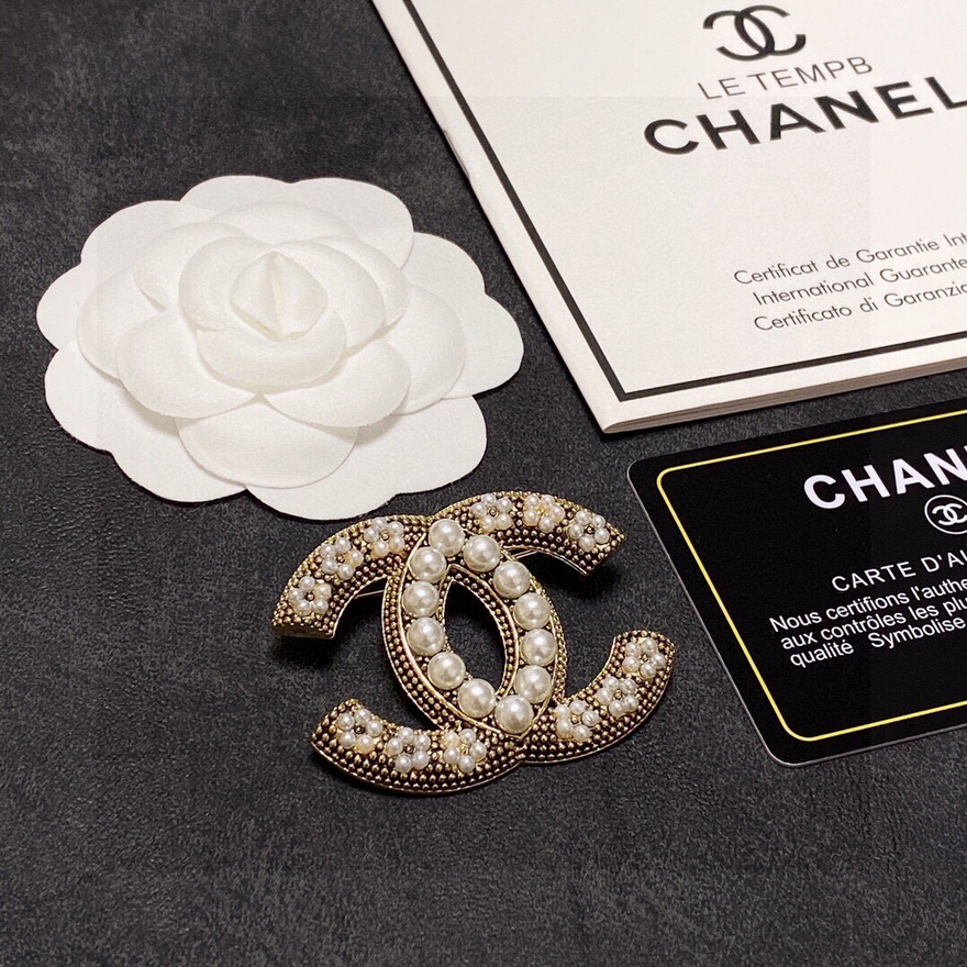 Ch*el brooch-042
