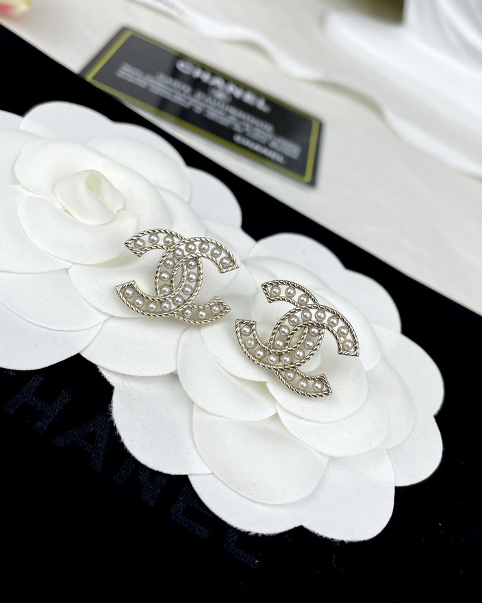 Ch*el brooch-039