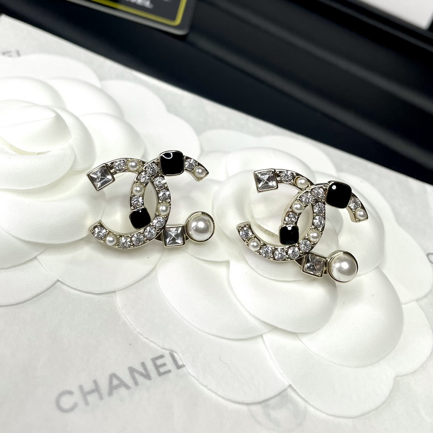 Ch*el brooch-083