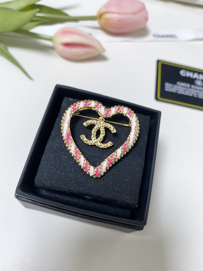 Ch*el brooch-077