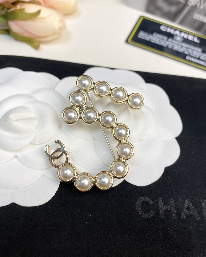 Ch*el brooch-076