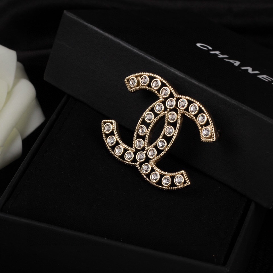 Ch*el brooch-067