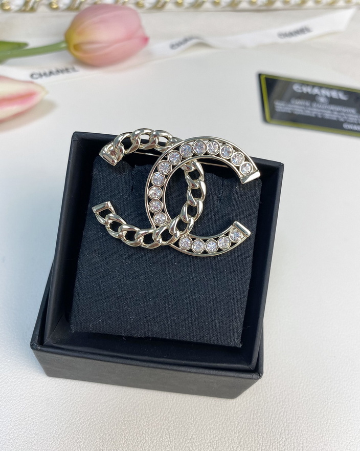 Ch*el brooch-059