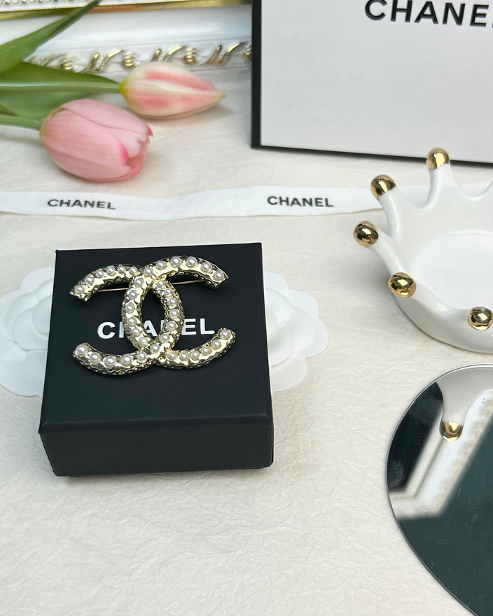 Ch*el brooch-048