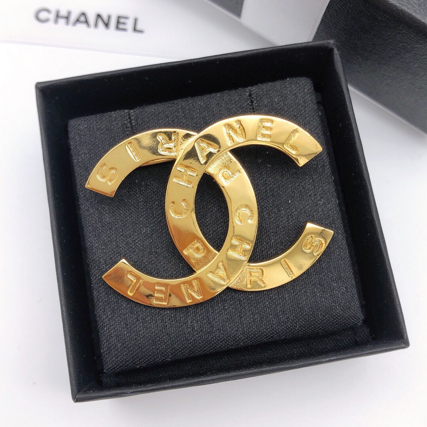 Ch*el brooch-002