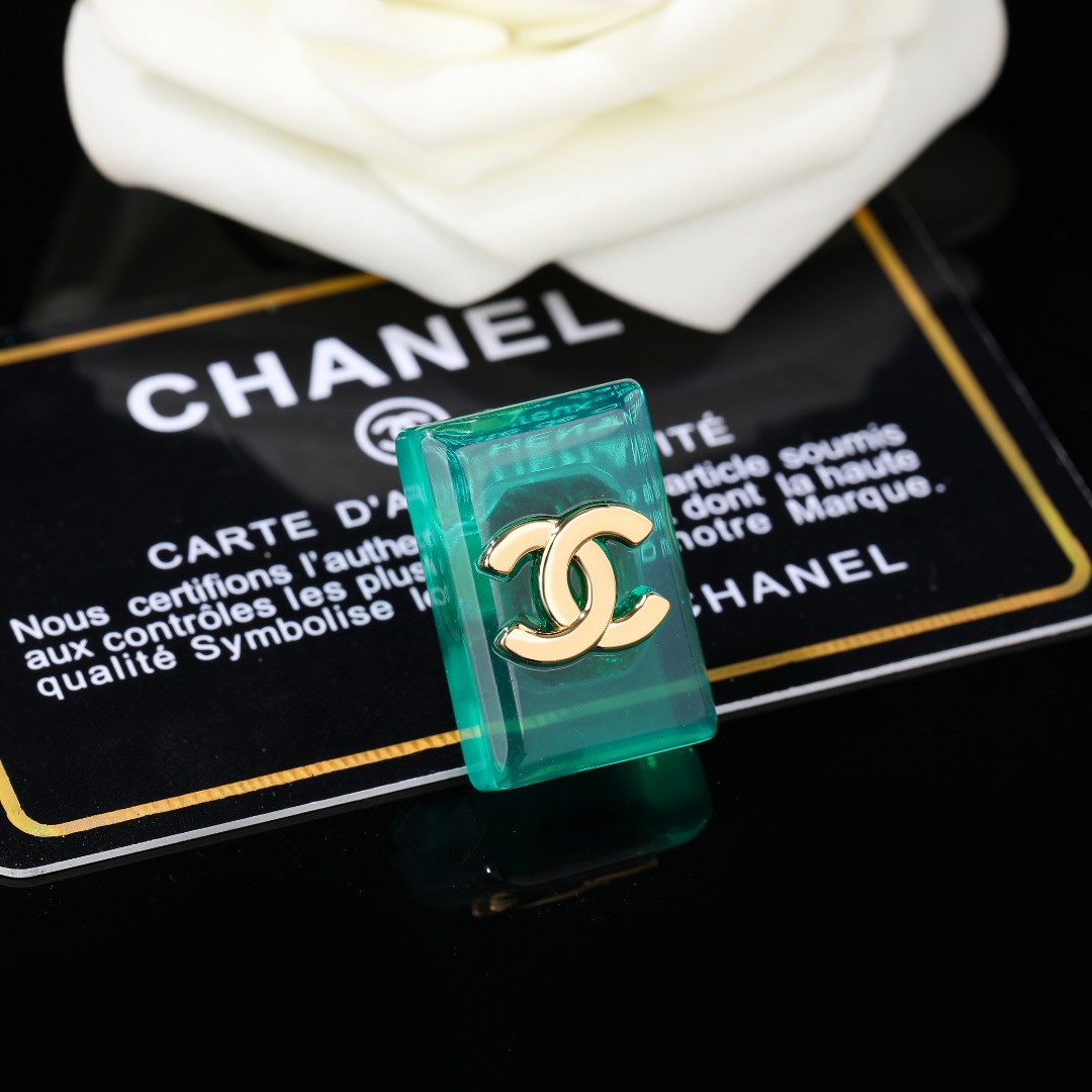 Ch*el brooch-029