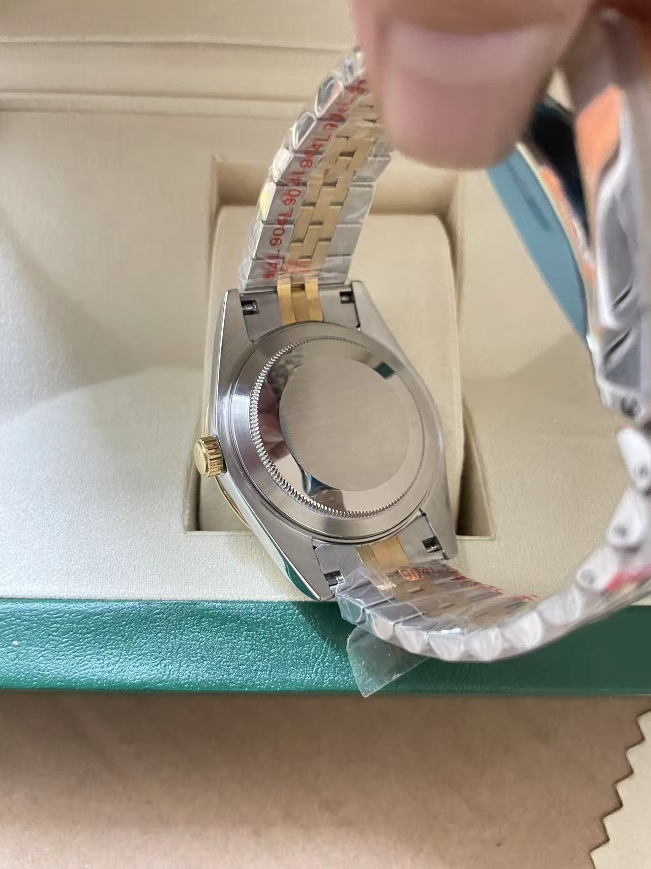 R*l*x watches-190
