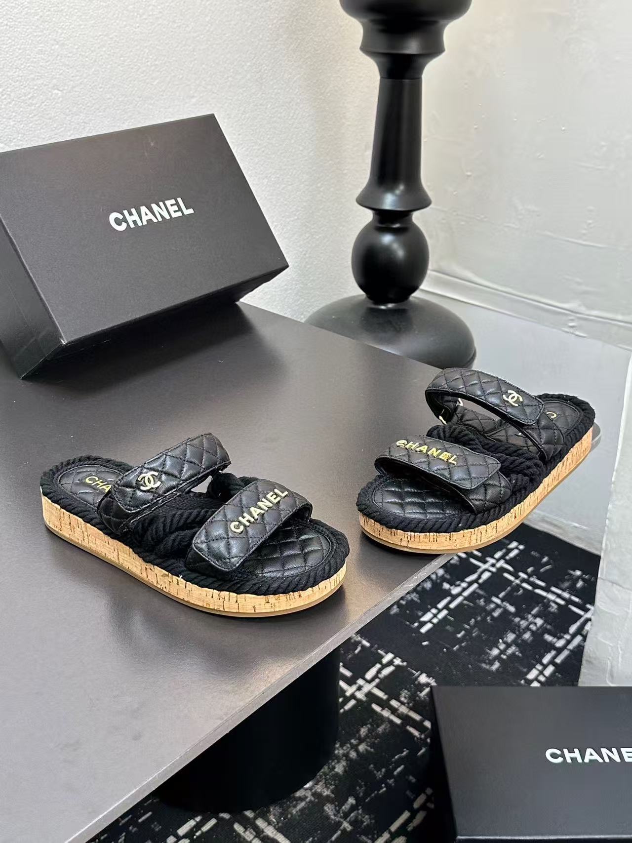 Ch*el slippers women(aaa)-027