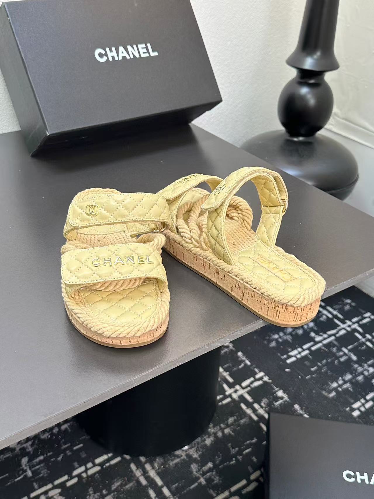 Ch*el slippers women(aaa)-026