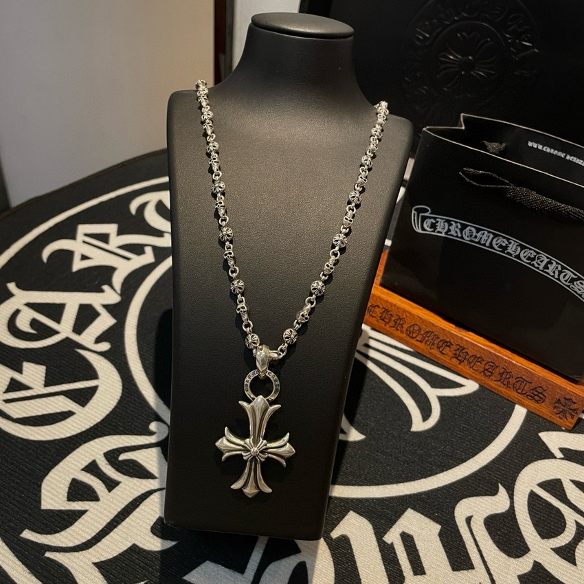 Ch**me He**ts necklace-039
