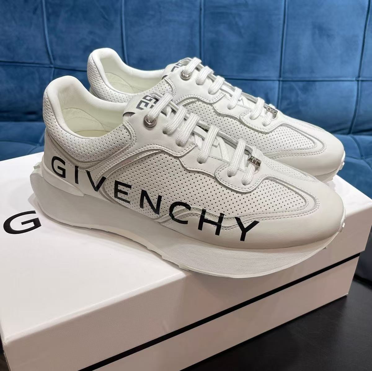 Givenchy Shoes(AAA)-002