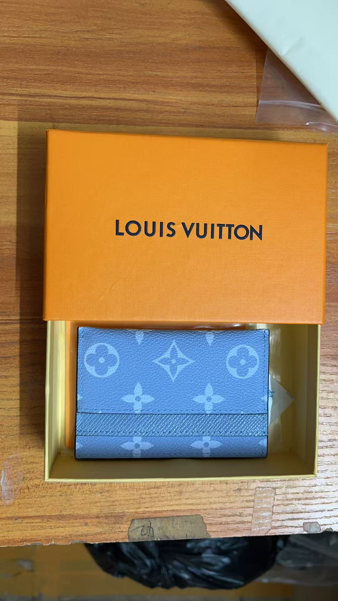 LV Card holder(AAA)-009