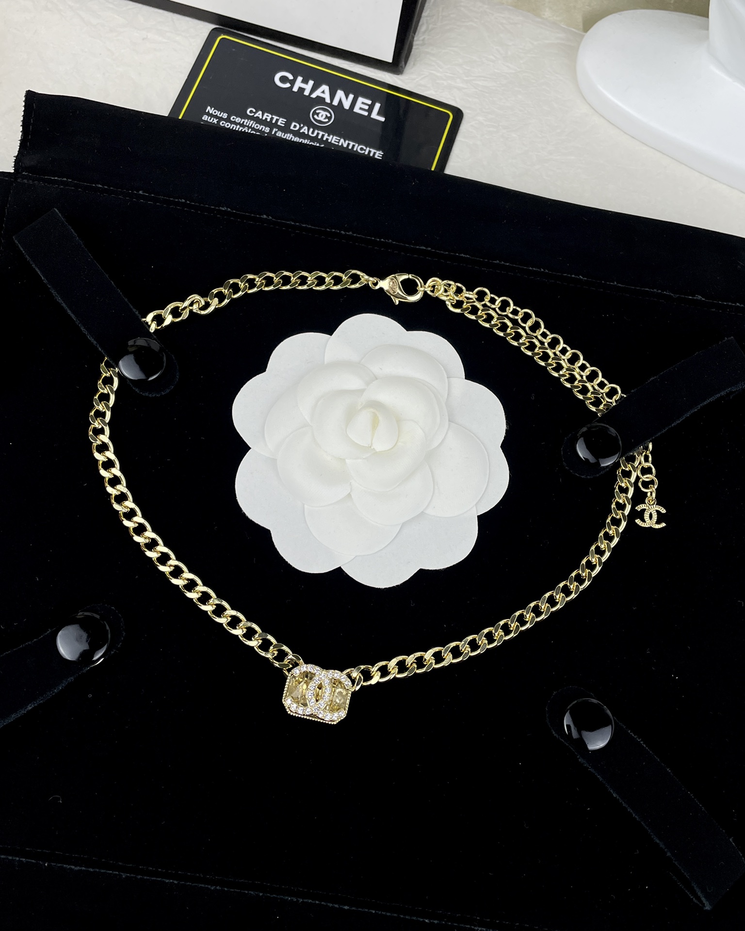 Ch*el necklace-001