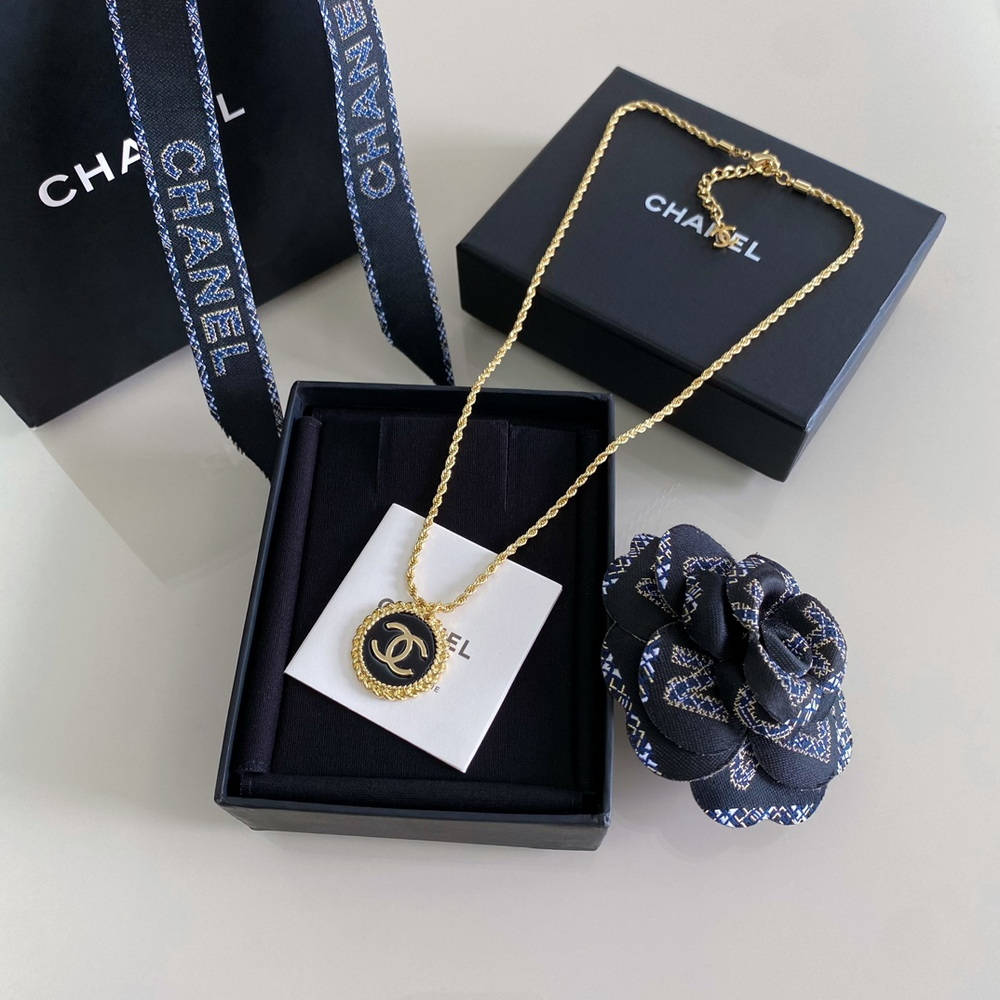 Ch*el necklace-155