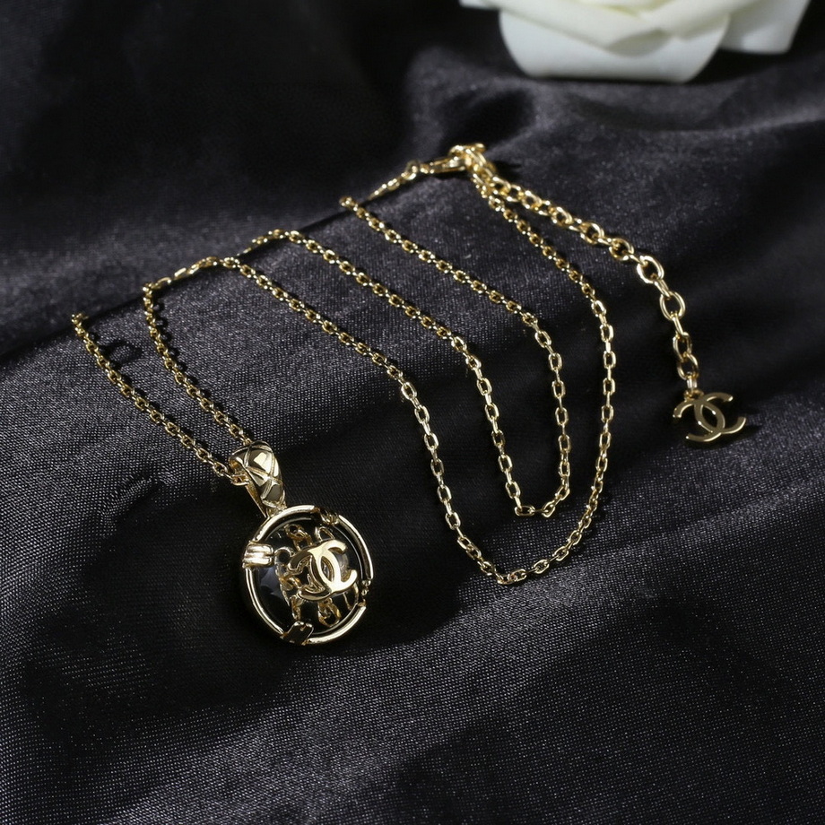 Ch*el necklace-113