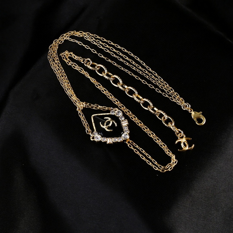 Ch*el necklace-098