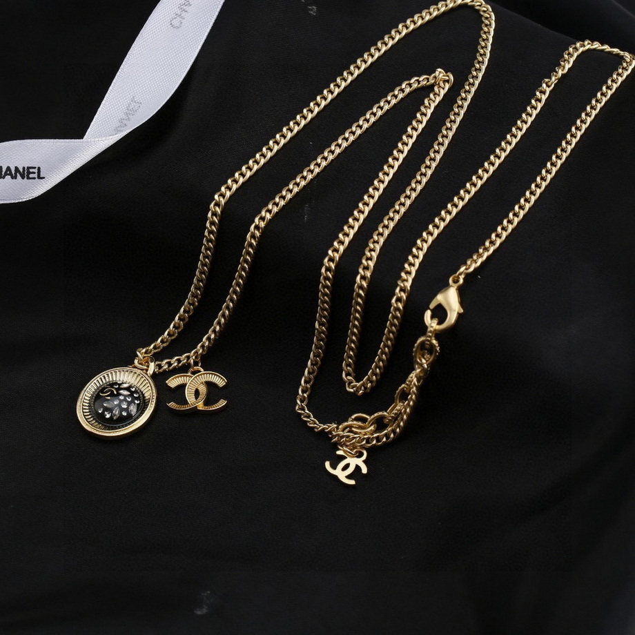 Ch*el necklace-022