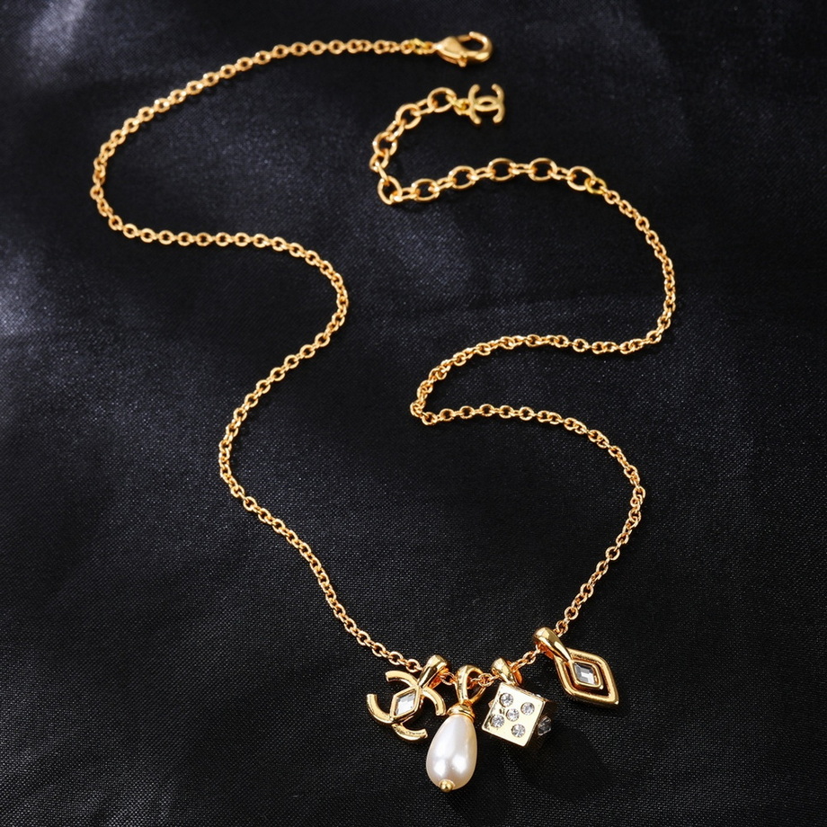 Ch*el necklace-080