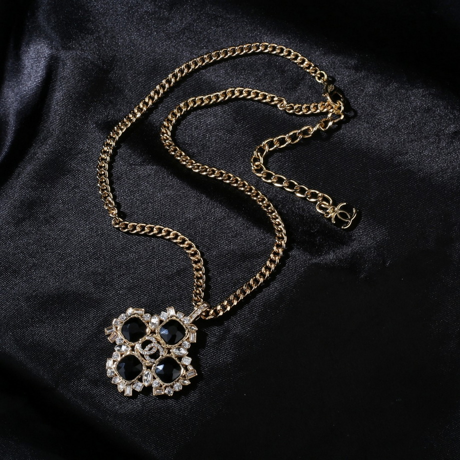 Ch*el necklace-079