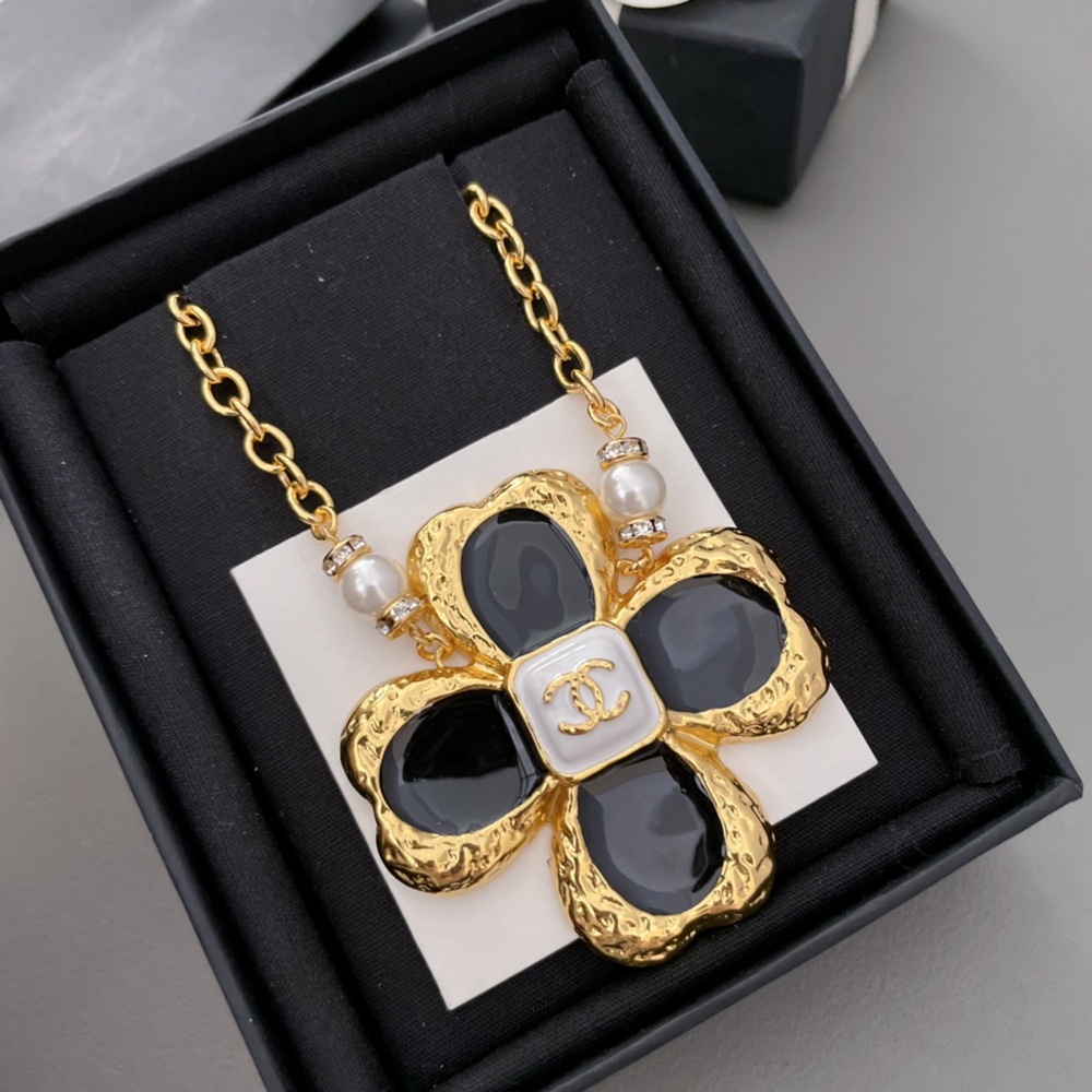 Ch*el necklace-338