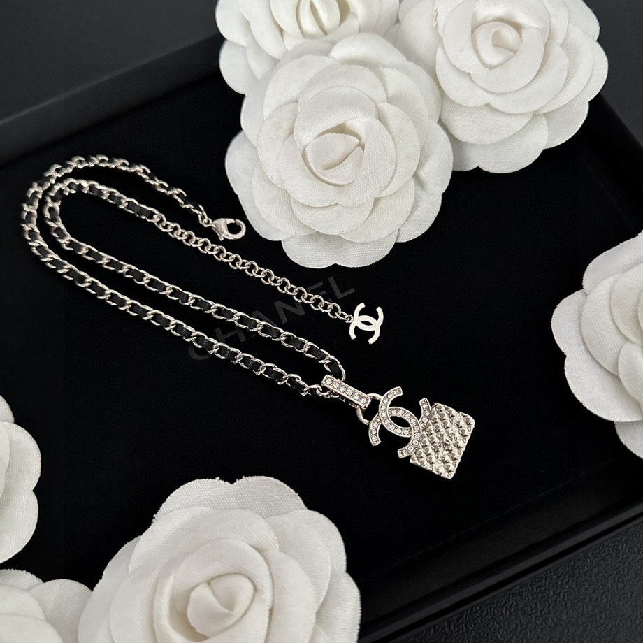 Ch*el necklace-424