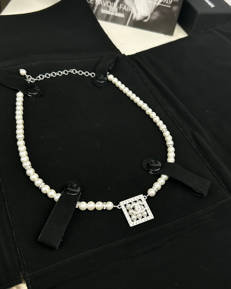 Ch*el necklace-206