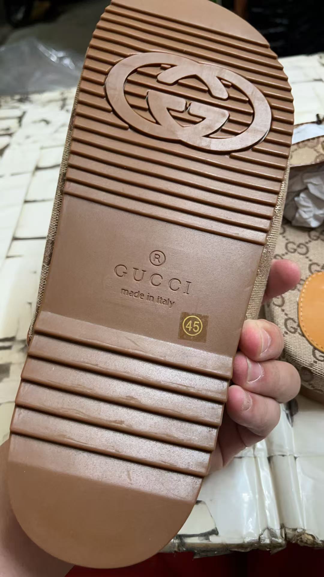 G*u*i slippers(aaa)-468