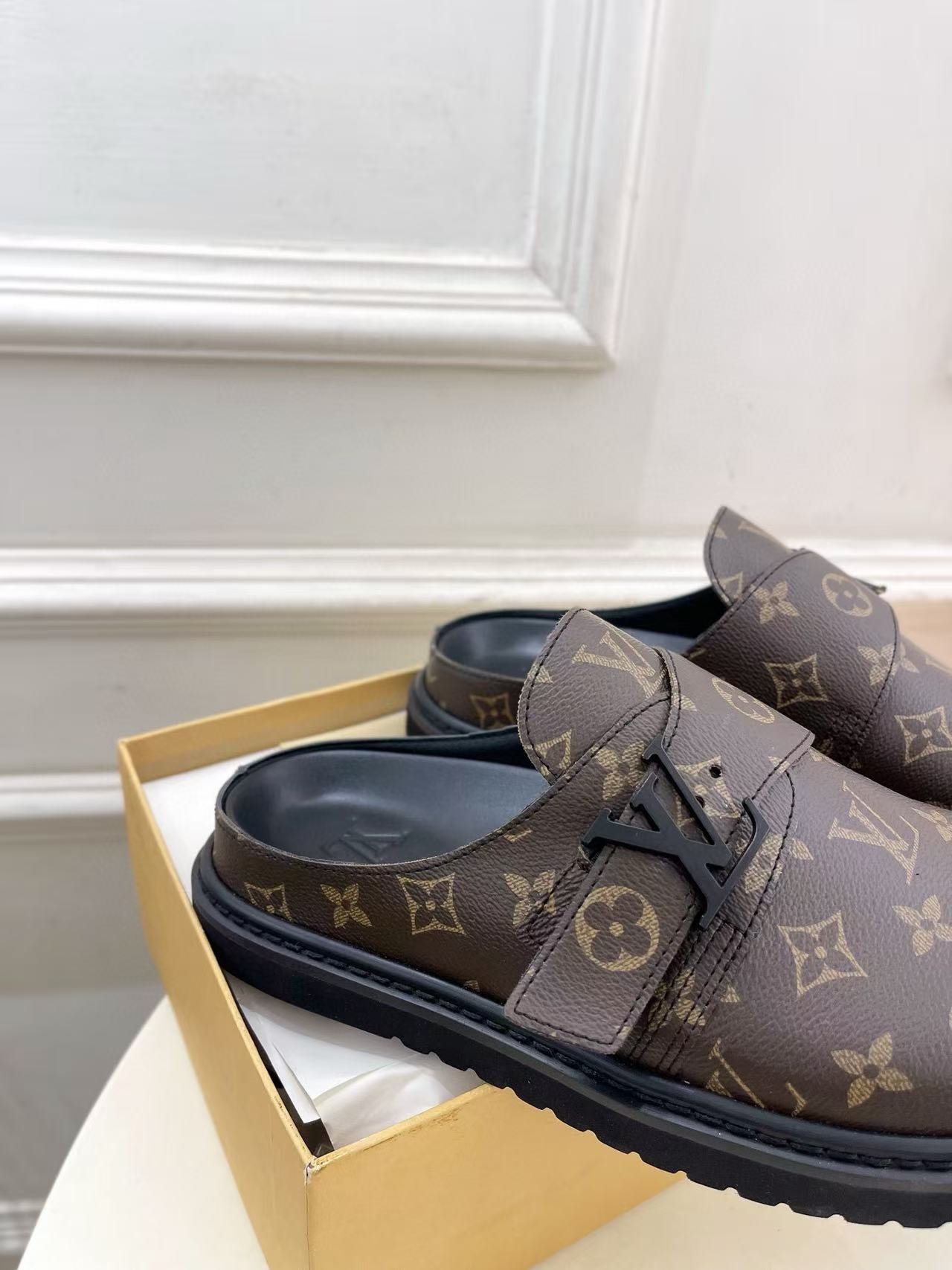 LV Slippers(AAA)-086