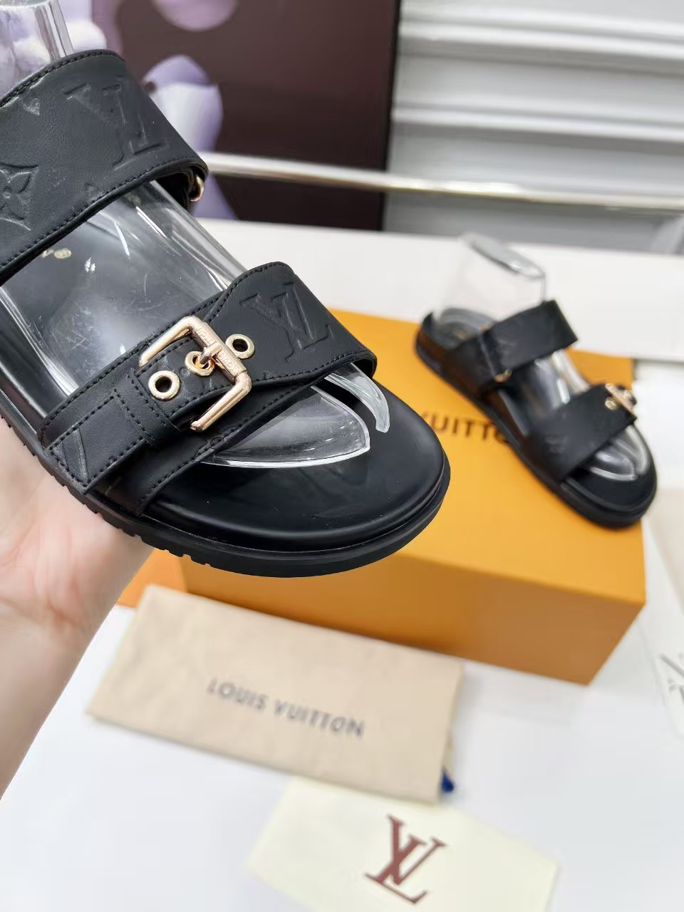 LV Slippers Women(AAA)-024