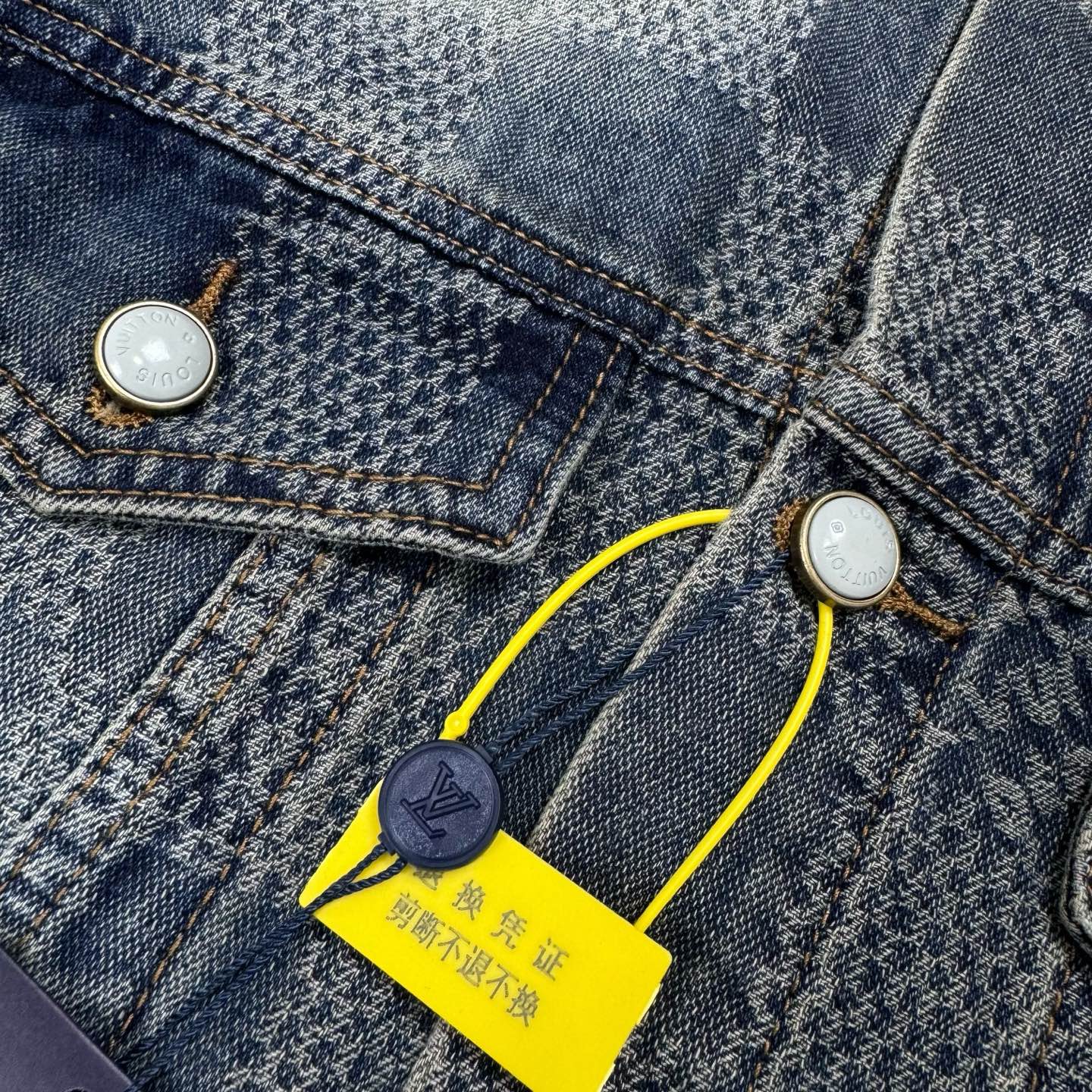 LV Jacket-020
