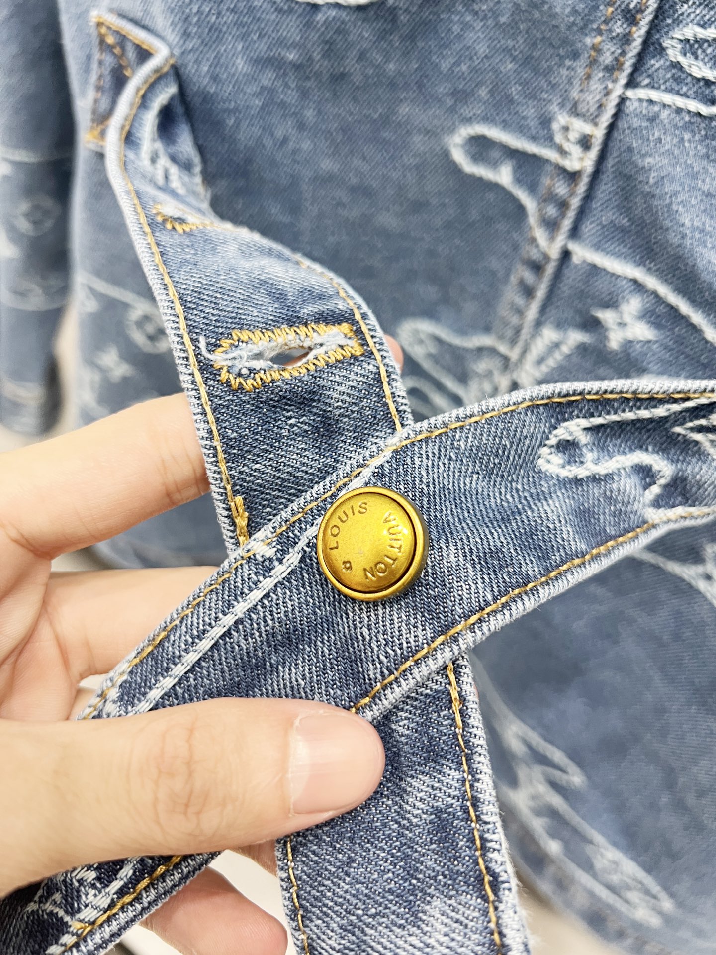 LV Jacket-028