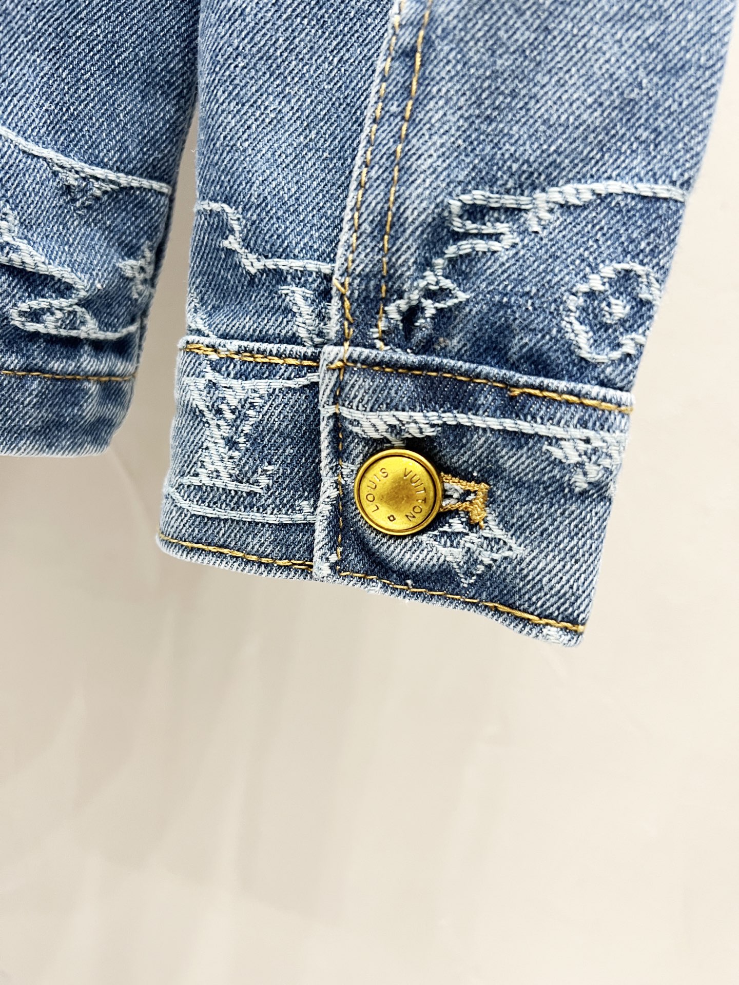 LV Jacket-028