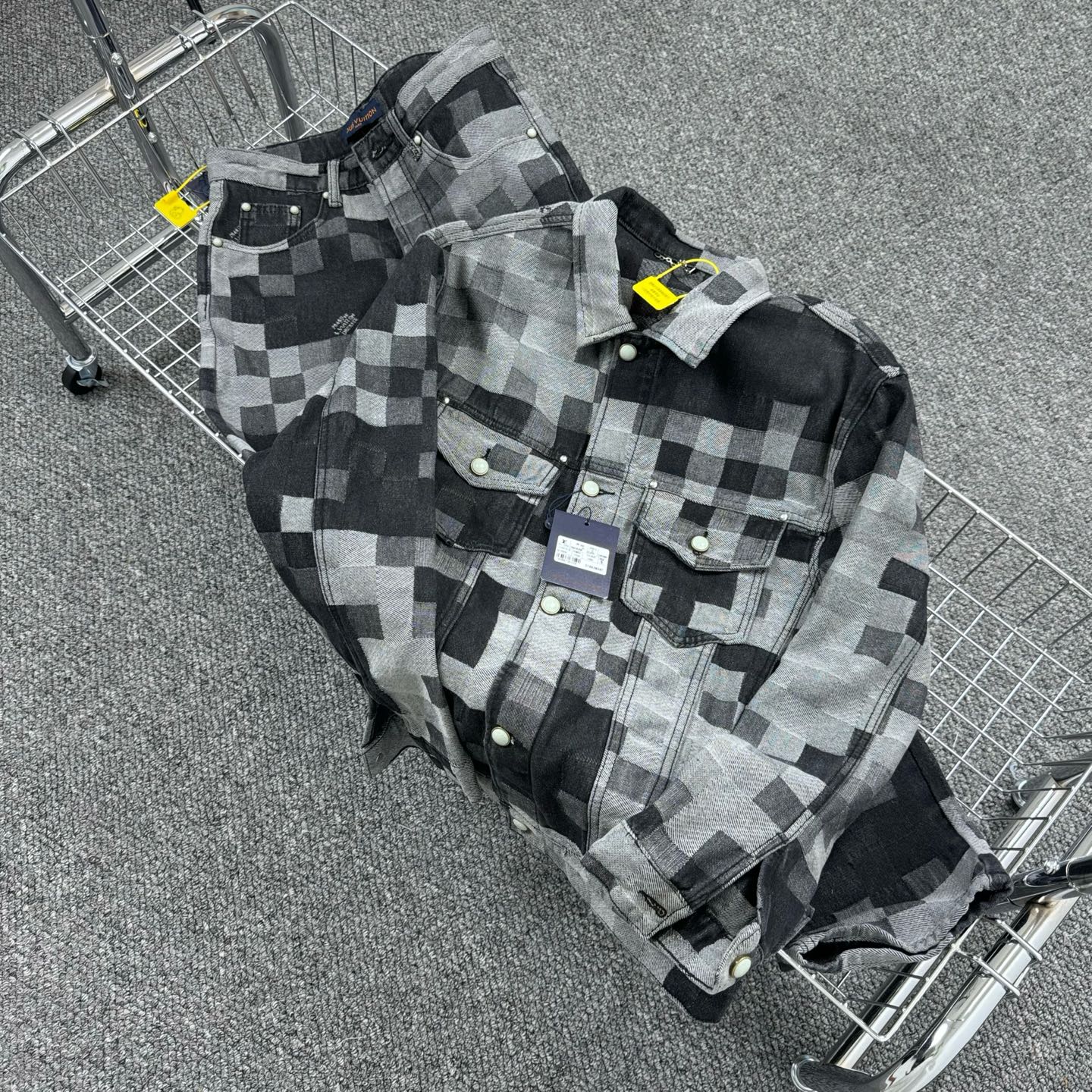 LV Jacket-030