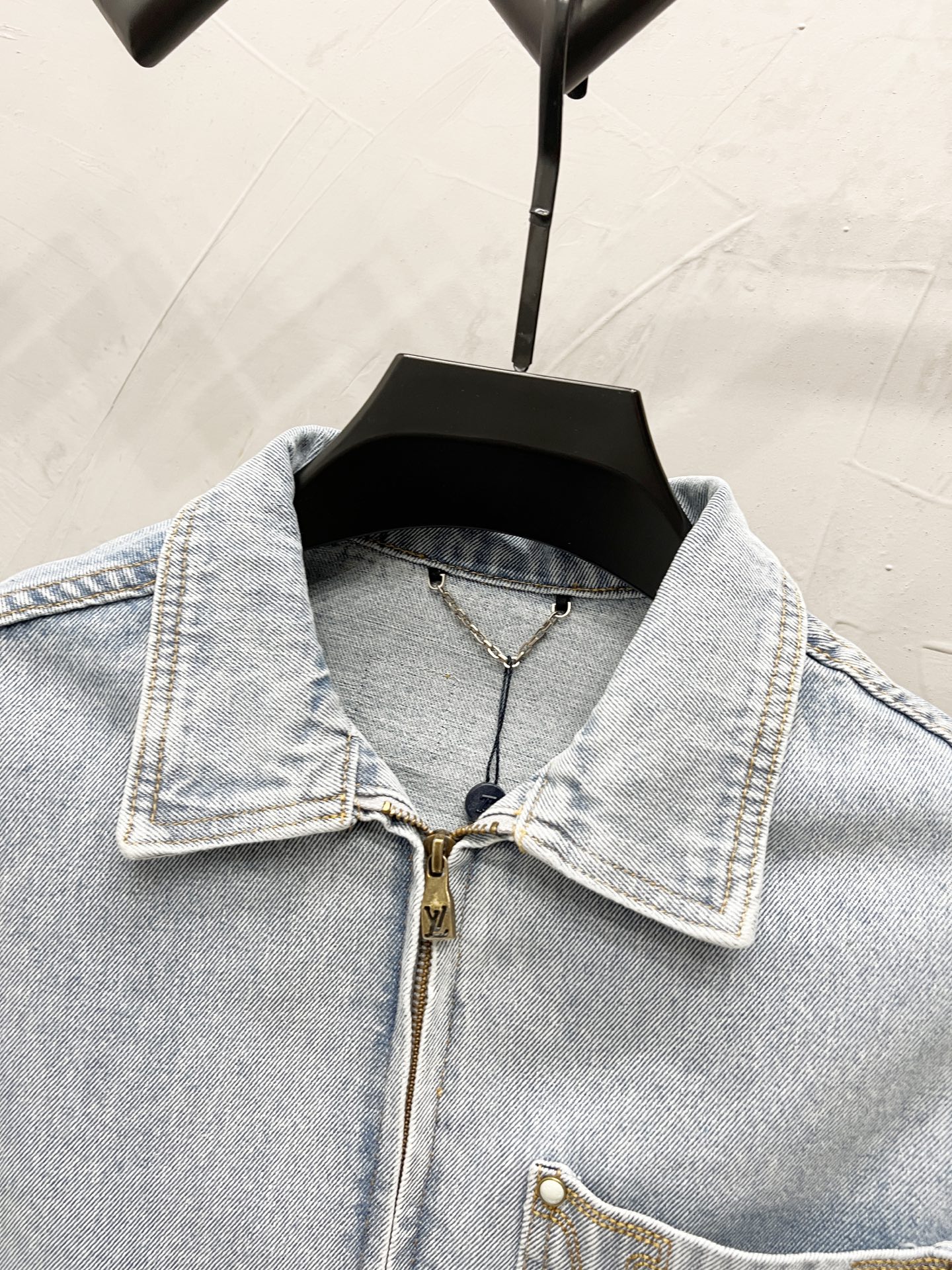 LV Jacket-032