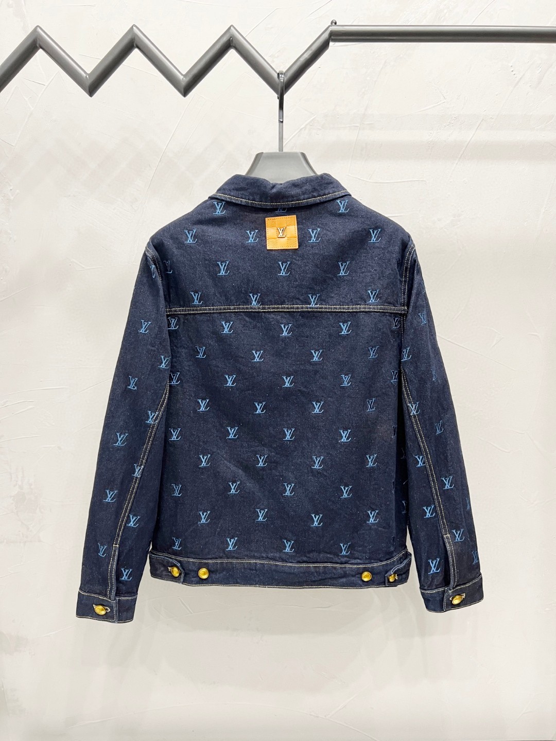 LV Jacket-038
