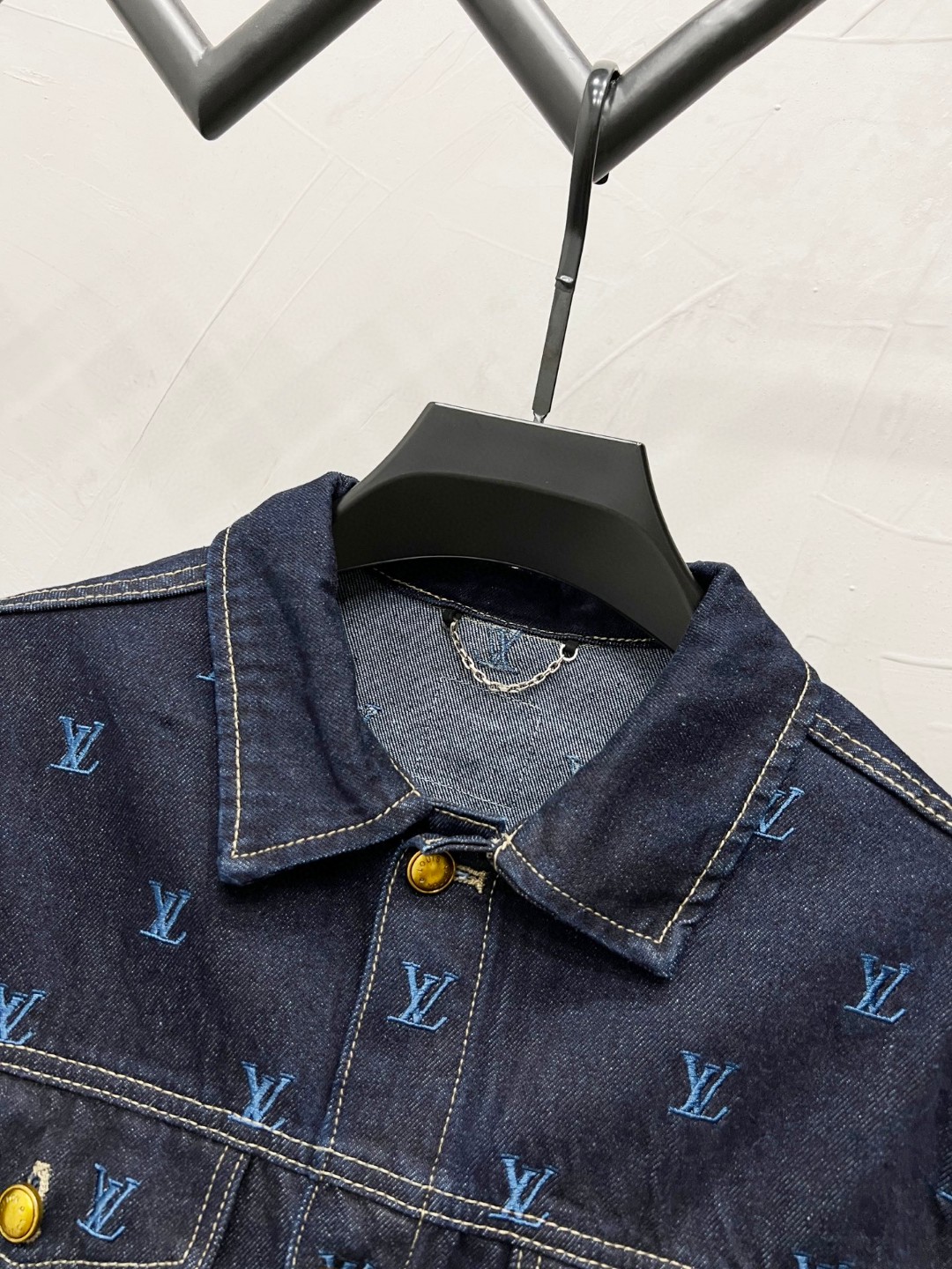LV Jacket-038