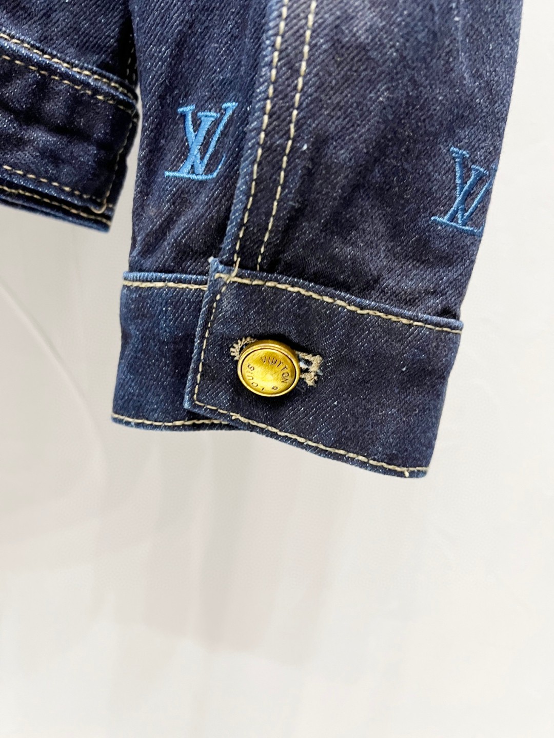 LV Jacket-038