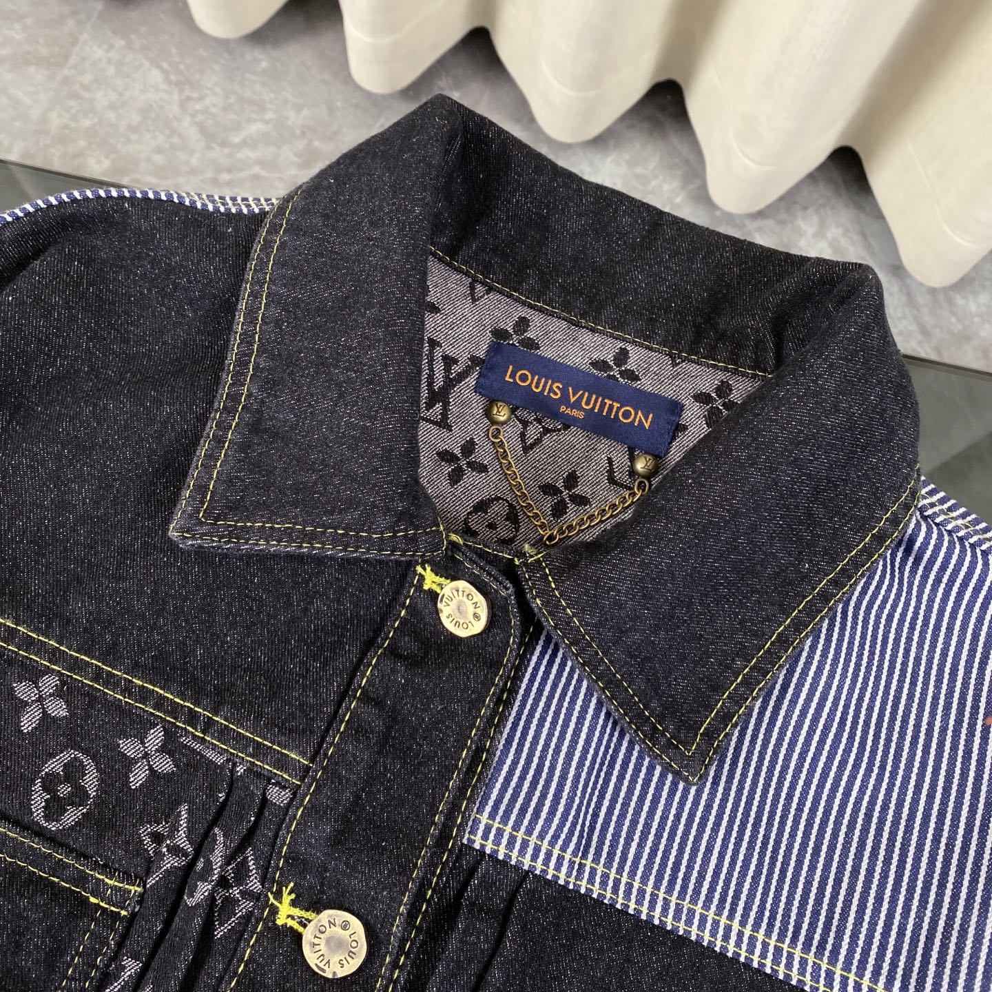 LV Jacket-054
