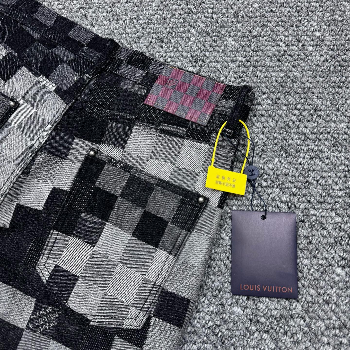 LV Jeans-013