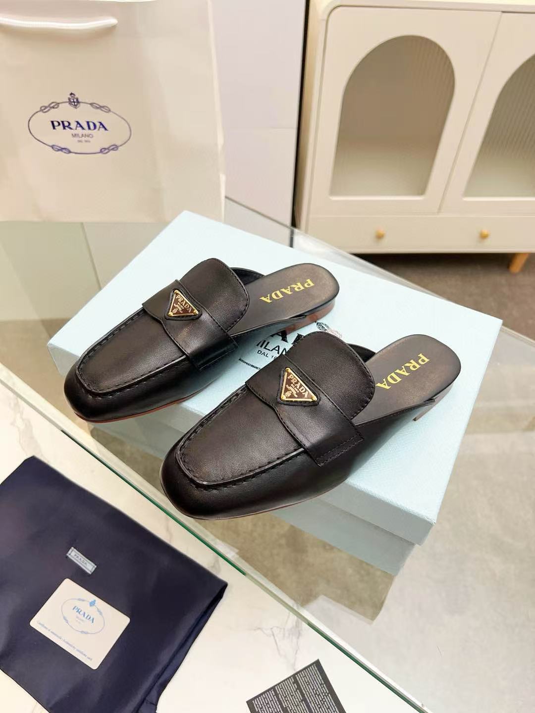 Pra*a slippers women(aaa)-023