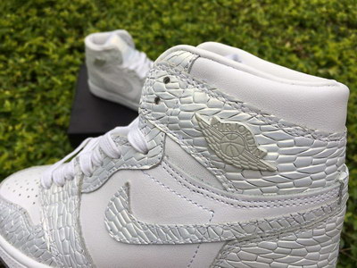 Air Jordan 1 Retro High GS “Frost White”(women)