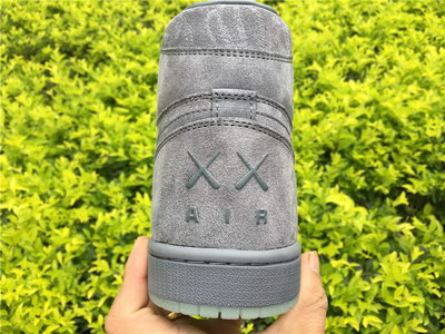 KAWS x Air Jordan 1“Cool Grey”